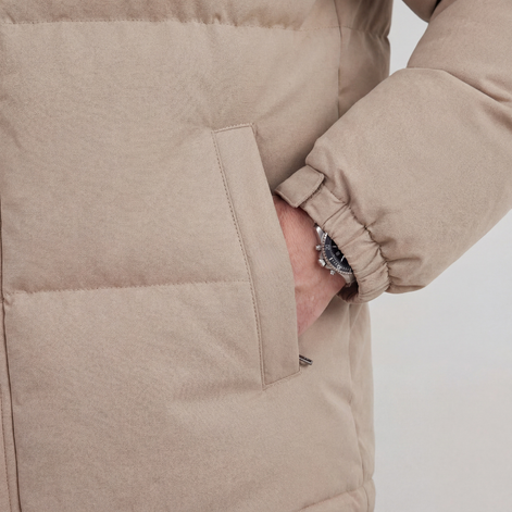 Beige Kapuzenpufferjacke