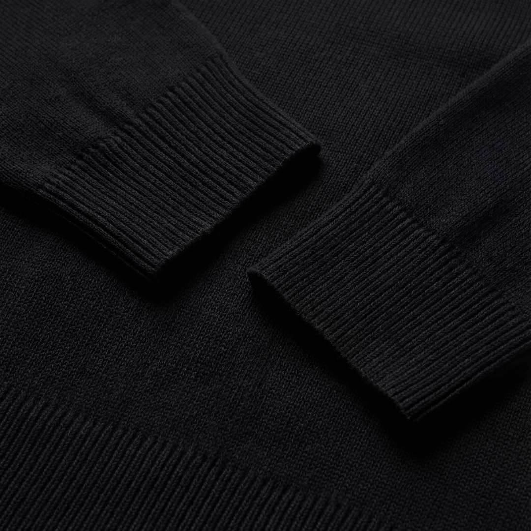 Schwarzer Rundhals-Pullover