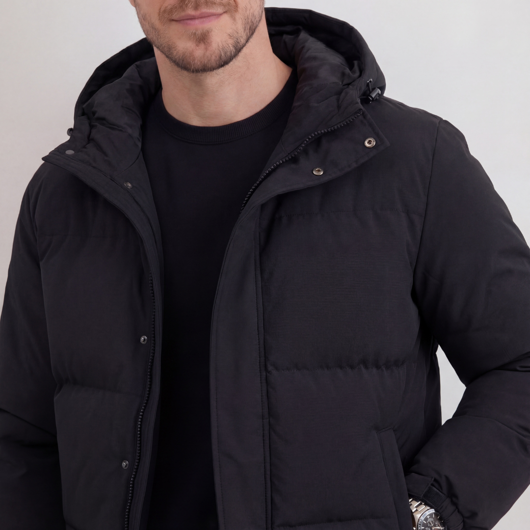 Schwarze Kapuzen Pufferjacke