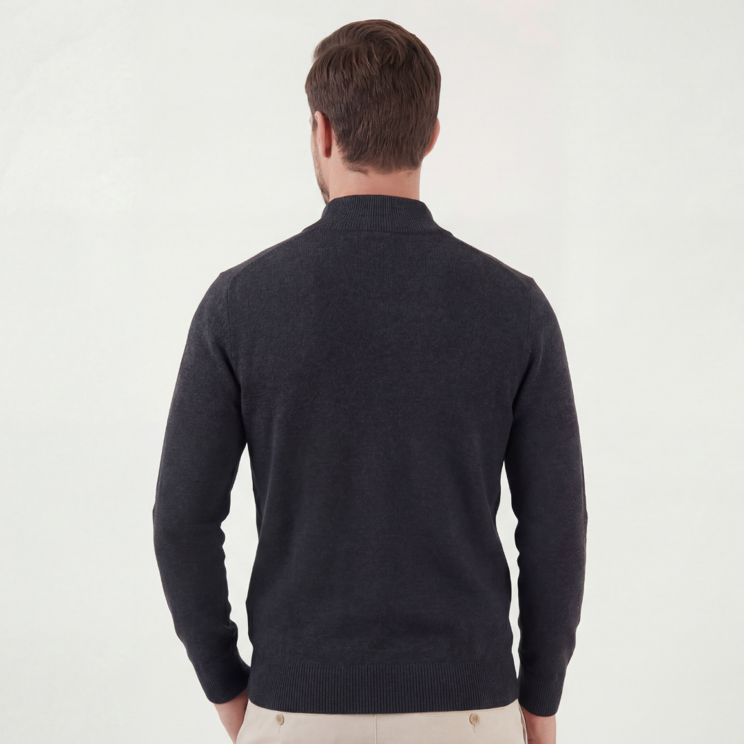 Anthrazitfarbener Pullover mit Halbreißverschluss