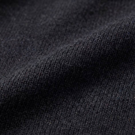 Anthrazitfarbener Pullover mit Halbreißverschluss
