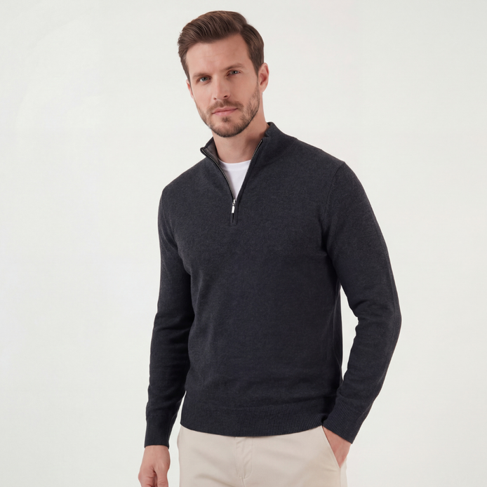 Anthrazitfarbener Pullover mit Halbreißverschluss