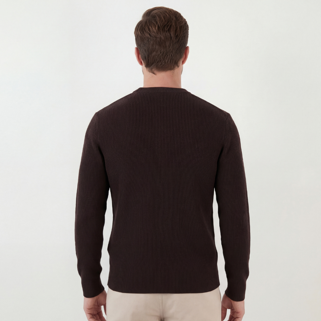 Dunkelbrauner Rippenstrickpullover