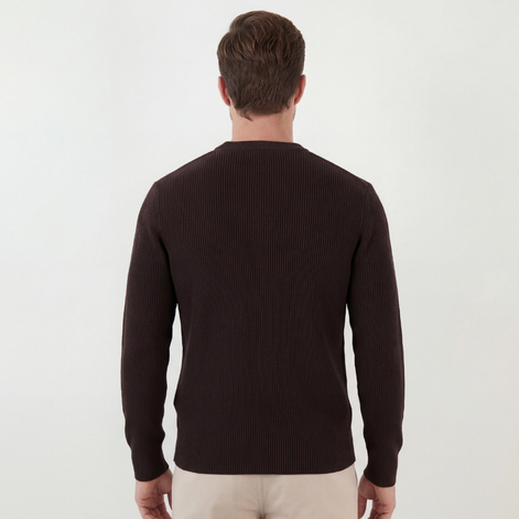 Dunkelbrauner Rippenstrickpullover