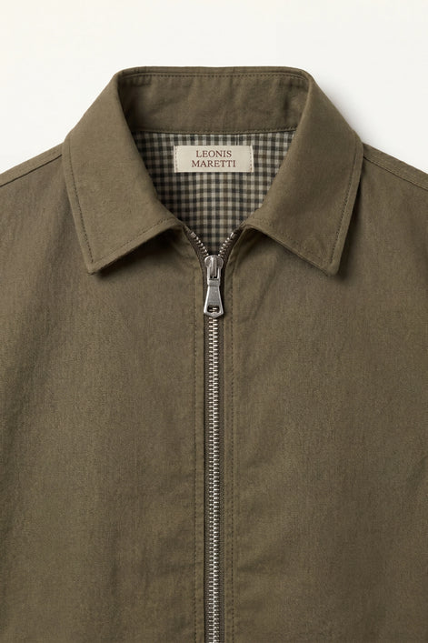 Herren Leichte Reißverschlussjacke mit spitzem Kragen