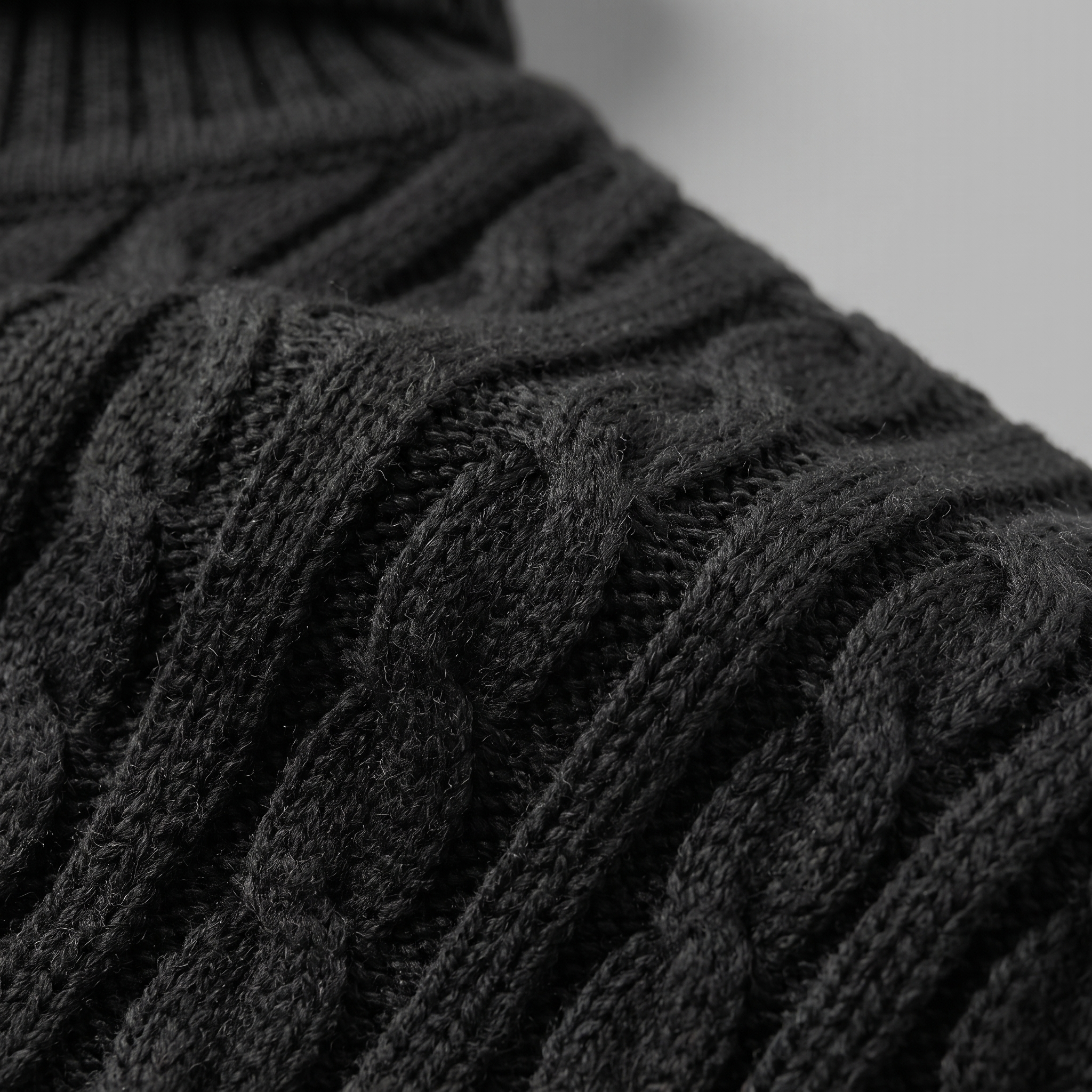 Herren Rollkragenpullover mit Zopfmuster