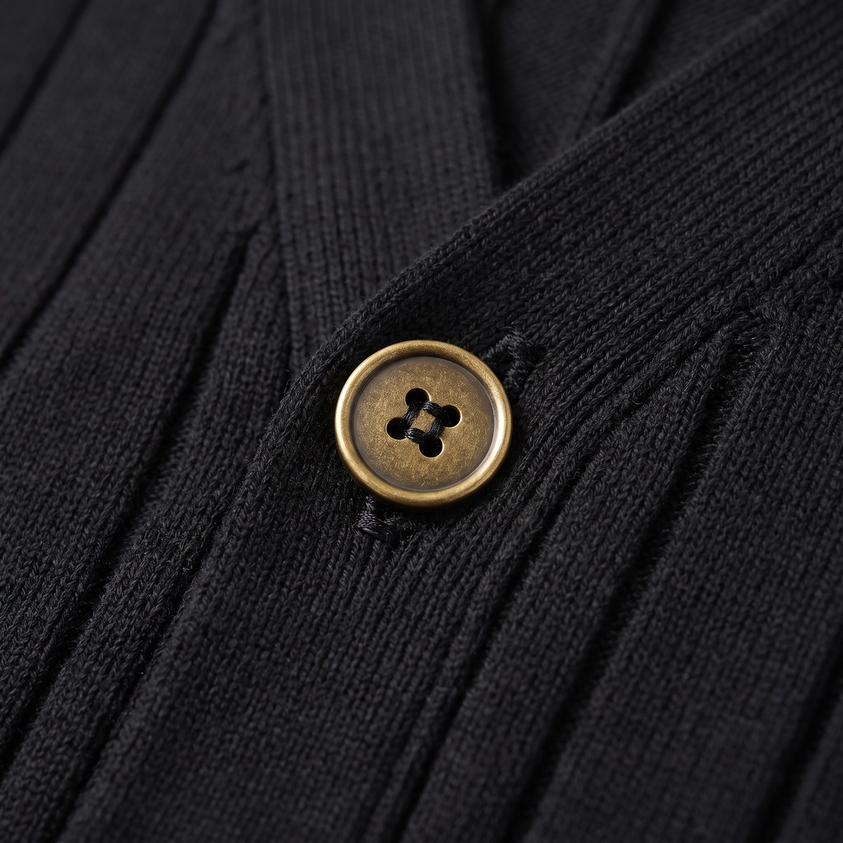 Herren Strickcardigan mit V-Ausschnitt und Rippstruktur