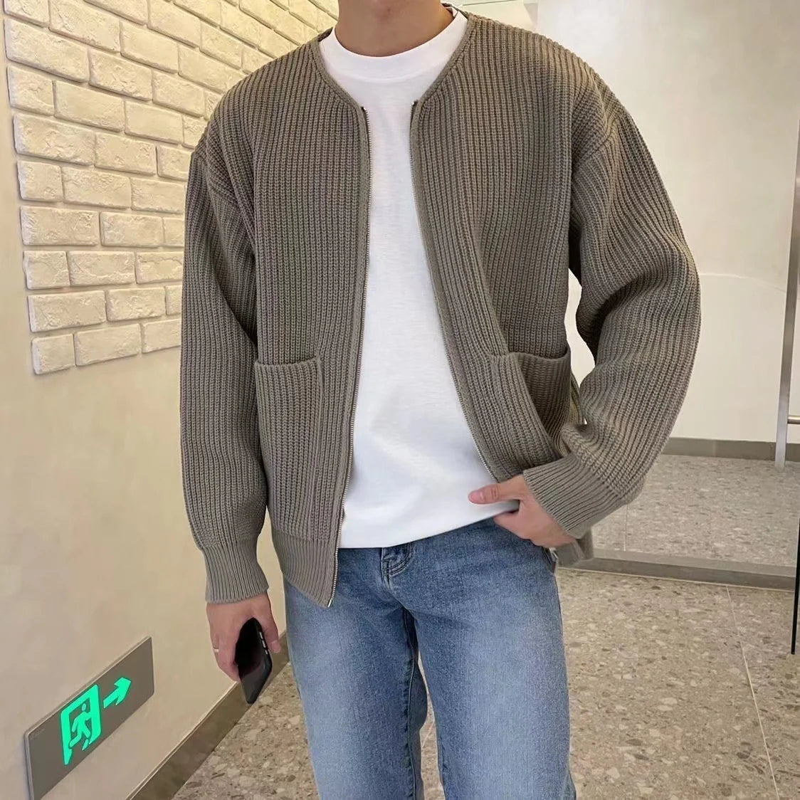 Herren Strickjacke mit Stehkragen und Taschen