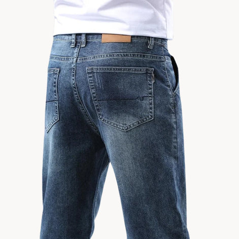 Herren Jeans mit Relaxed Straight Leg Schnitt