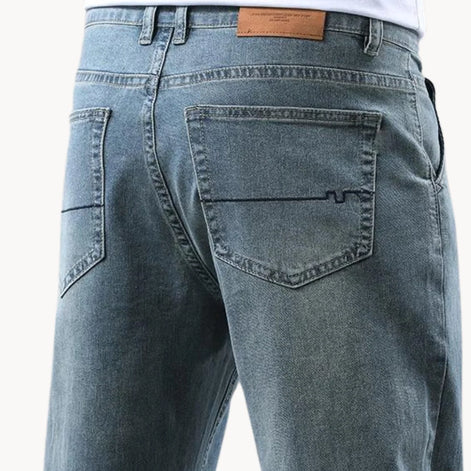 Herren Jeans mit Relaxed Straight Leg Schnitt