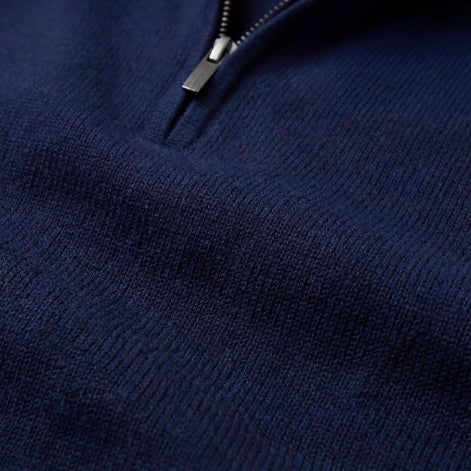 Herrenpullover mit halbem Reißverschluss