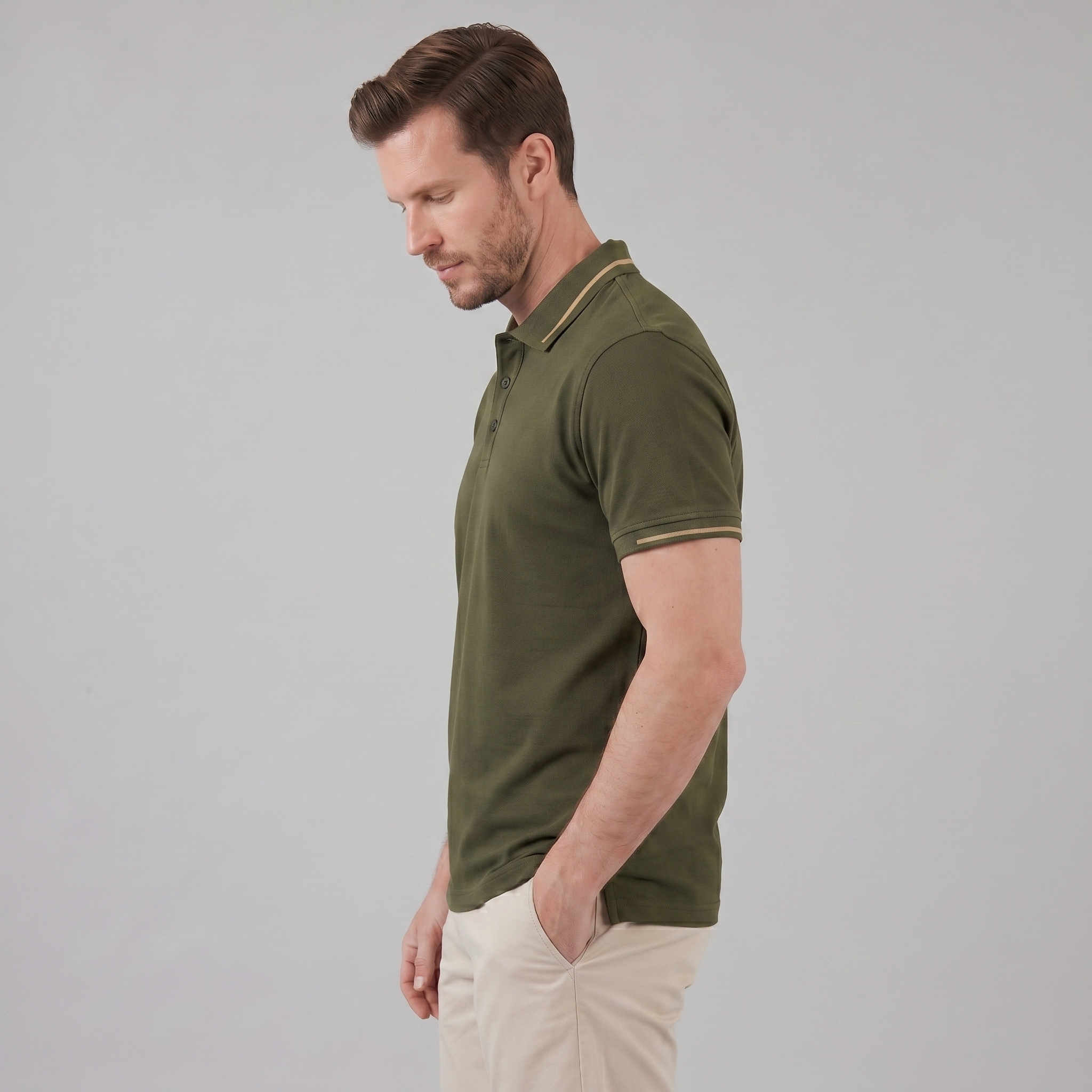 Herren Grünes Poloshirt mit Kontrastbesatz