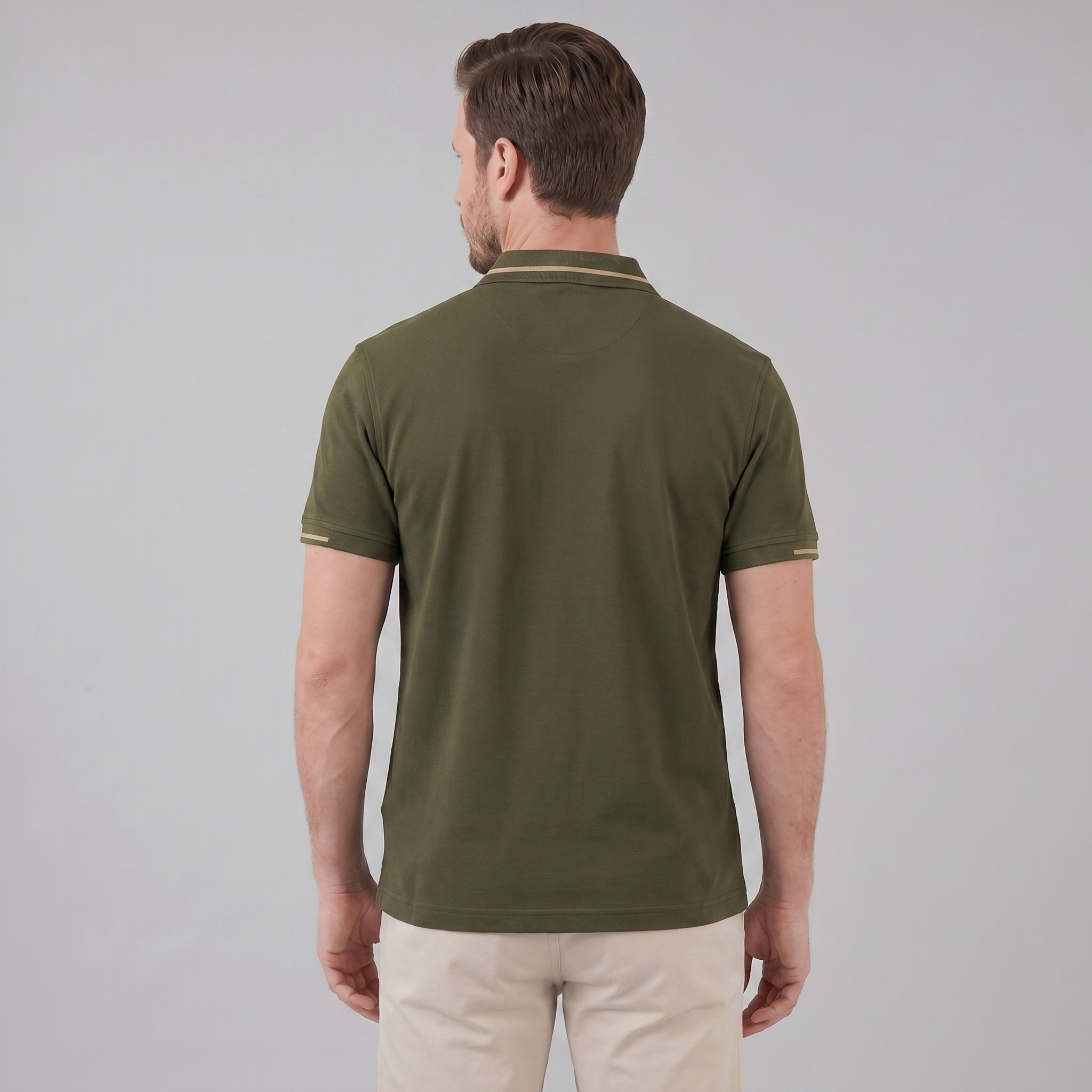 Herren Grünes Poloshirt mit Kontrastbesatz