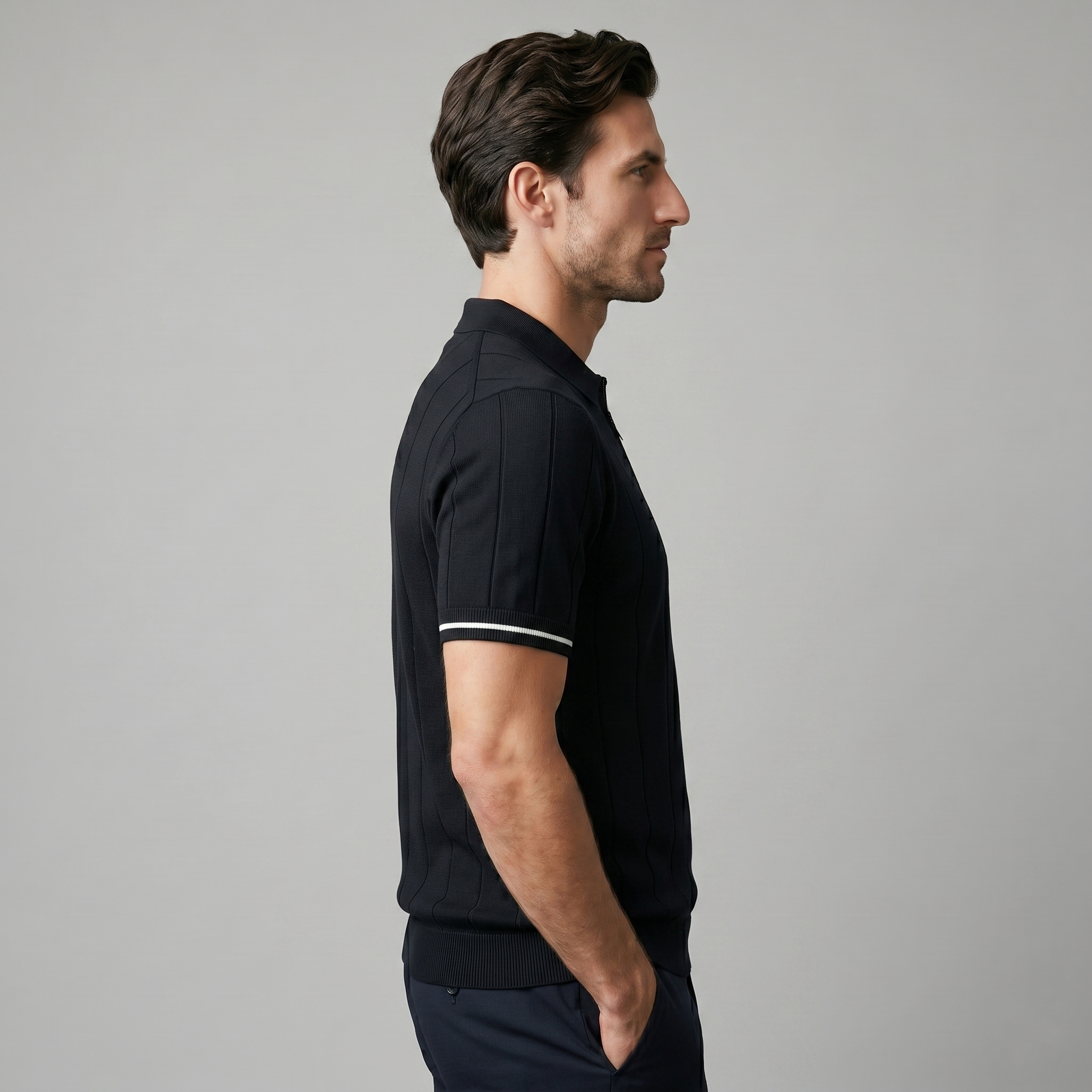 Herren Polo Mit Vertikalen Streifen Und Reißverschluss Am Kragen