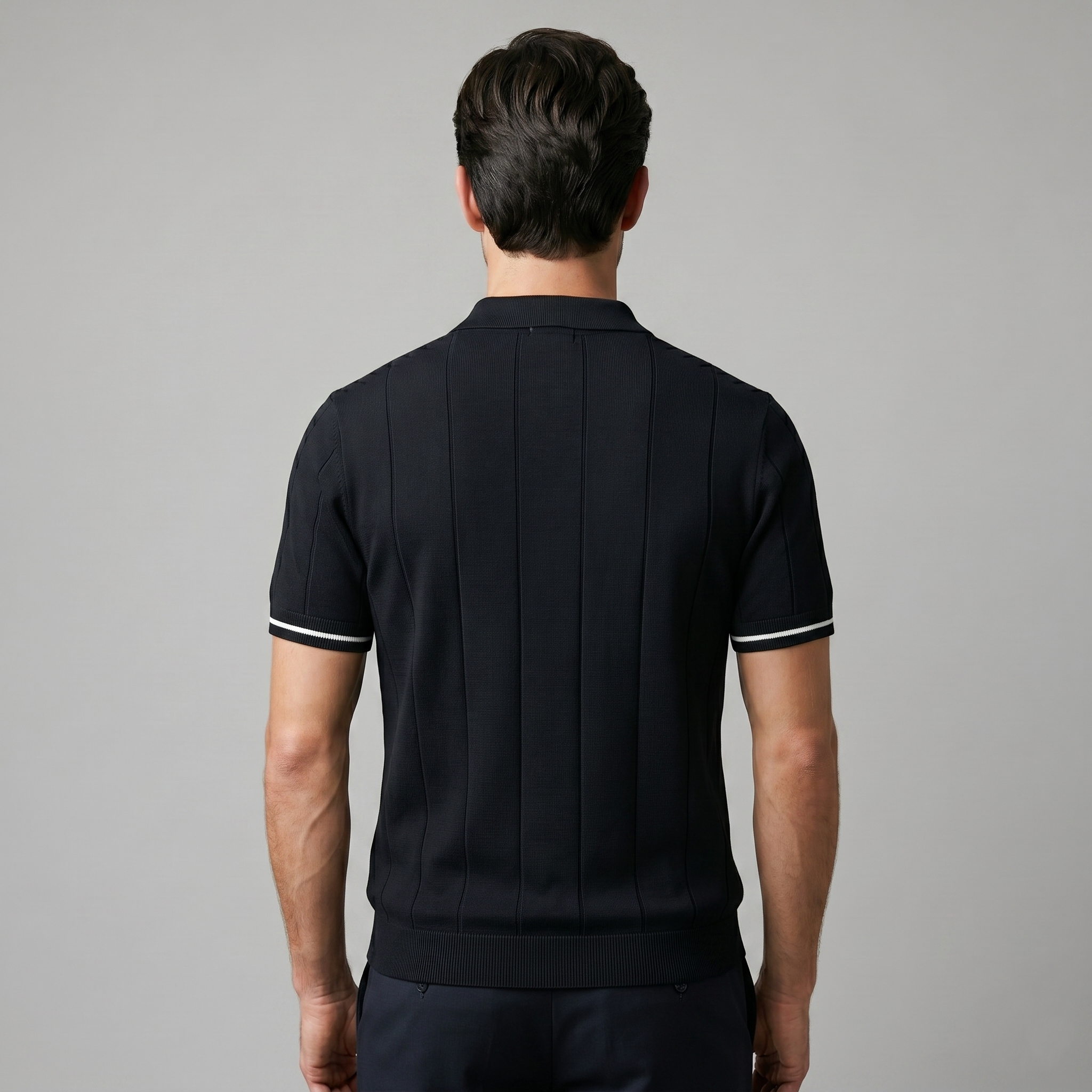Herren Polo Mit Vertikalen Streifen Und Reißverschluss Am Kragen
