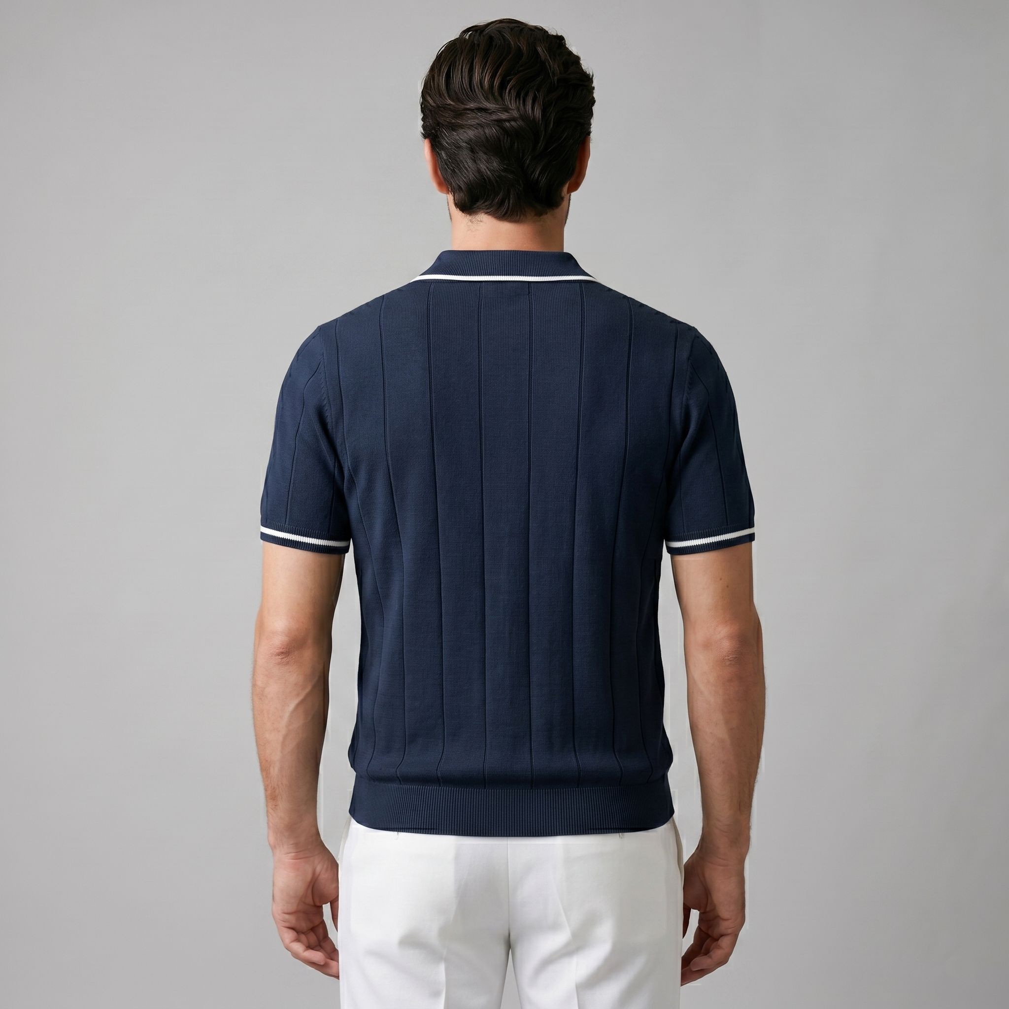 Herren Polo Mit Vertikalen Streifen Und Reißverschluss Am Kragen