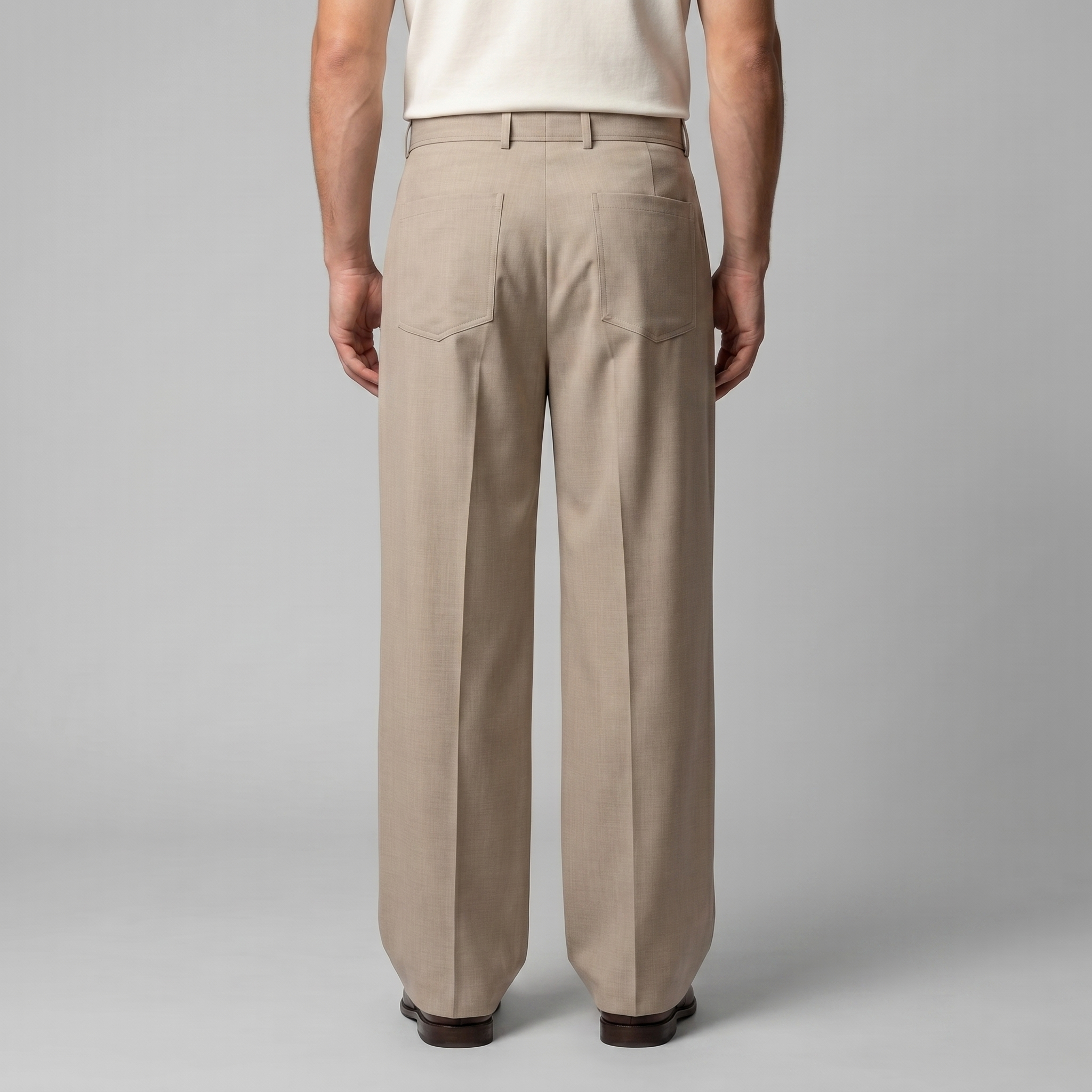 Herrenhose Mit Weitem Bein Und Gürtel Maßgeschneidert